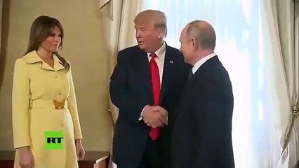 ¿Sabes por qué este video del encuentro de Melania Trump con Vladímir Putin se ha hecho viral?