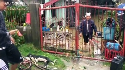 شاهد: الإعصار فانفون يحرم الفلبينيين من بهجة الأعياد ويشردهم في الميلاد