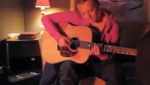 A BUDDY STORY - Behind The Scenes: Elisabeth Moss rehearsing on guitar between takes