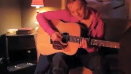 A BUDDY STORY - Behind The Scenes: Elisabeth Moss rehearsing on guitar between takes
