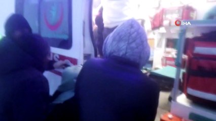 Hasta kurtarmaya giden sağlık ekibi karda mahsur kaldı