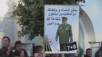 Trasladan el cuerpo del difunto Gaïd Salah al Palacio del Pueblo en Argel