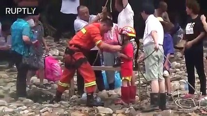65 personas rescatados después de las fuertes inundaciones en China