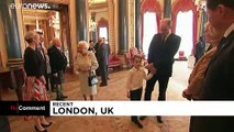 شاهد: العائلة الملكية في بريطانيا تحضر حلوى عيد الميلاد في قصر باكنغهام