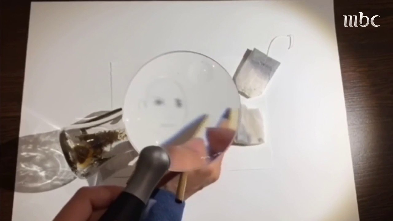 الرسامة عهود العبد الله ترسم الفنانة هند المغربية بطريقة مميزة