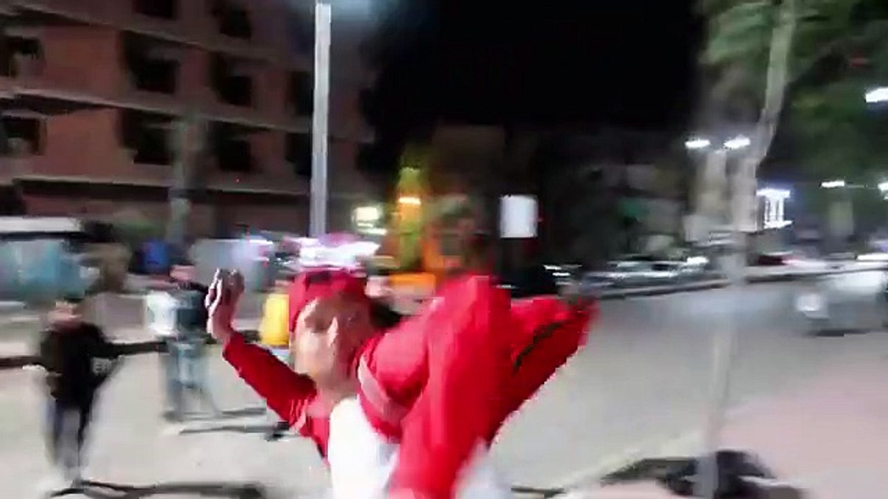 عملنا تحدى فى عز البرد و الفريق الخسران يقلع ويروح متشعلق على العربيه