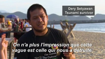 Après le tsunami, le retour à la mer et à la vie grâce au surf