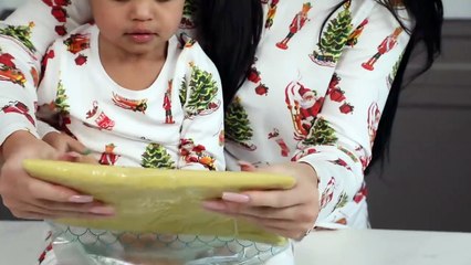 Kylie Jenner- Christmas Cookies With Stormi