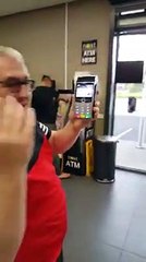 Demuestran lo sencillo que es robar dinero en segundos de una tarjeta