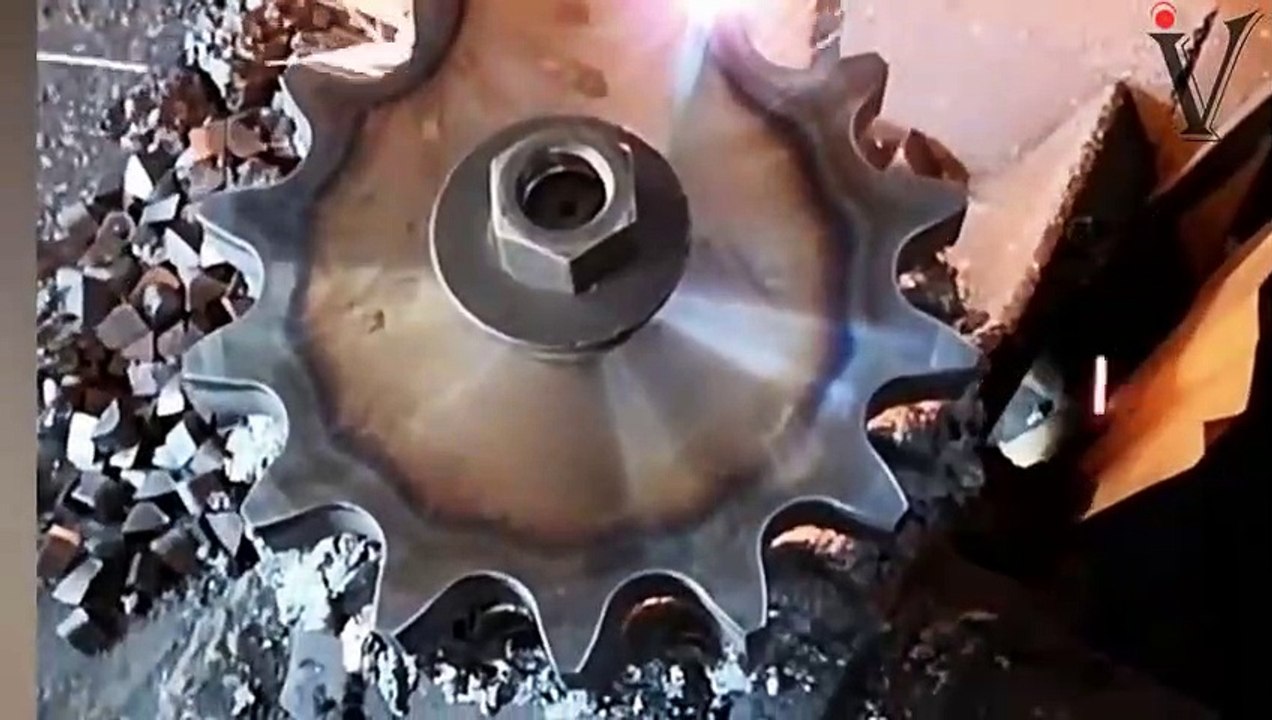 Everybody should watch this factory video .. Amazing machines.