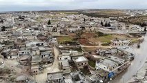 Sírios fogem das cidades de Idlib