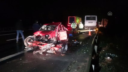 Yol kenarında patlayan lastiğini kontrol etmek isteyen sürücüye tır çarptı: 1 ölü - SAKARYA