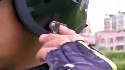 Este inventor chino muestra su increíble 'scooter volador' de diseño casero