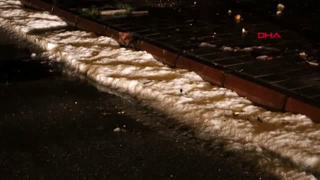 Antalya'da yağan dolu kar görüntüsü oluşturdu