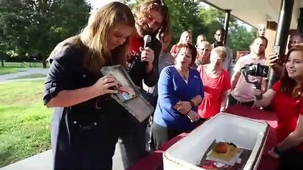 Abren una cápsula del tiempo de hace 25 años y se encuentran con esto…