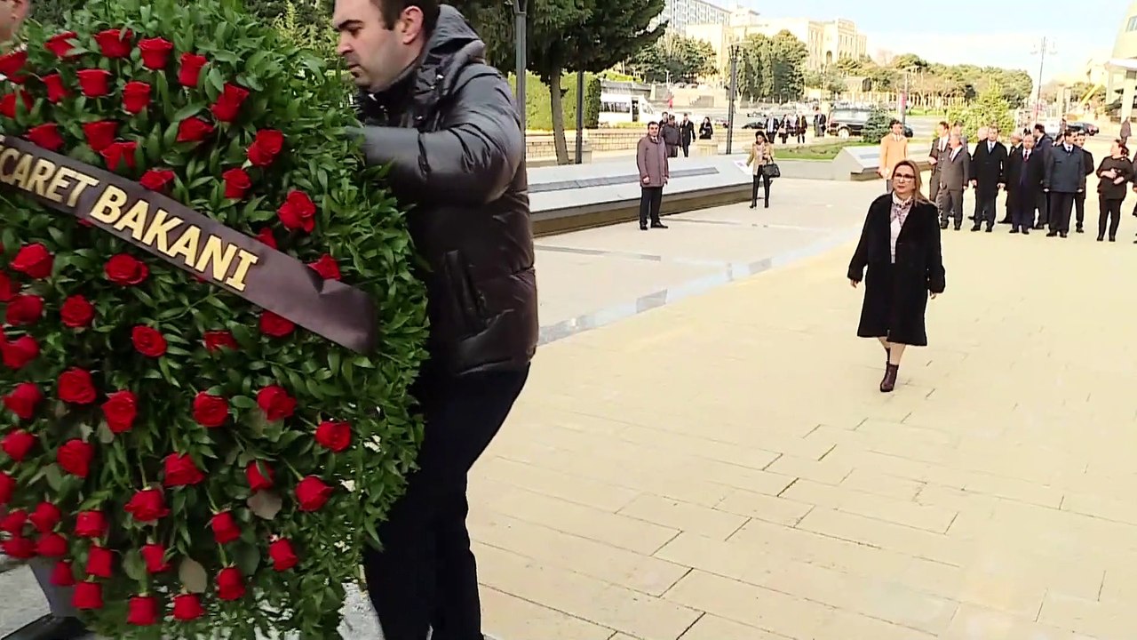 Bakan Pekcan, Azerbaycan'daki Türk ve Azeri şehitliklerini ziyaret etti - BAKÜ