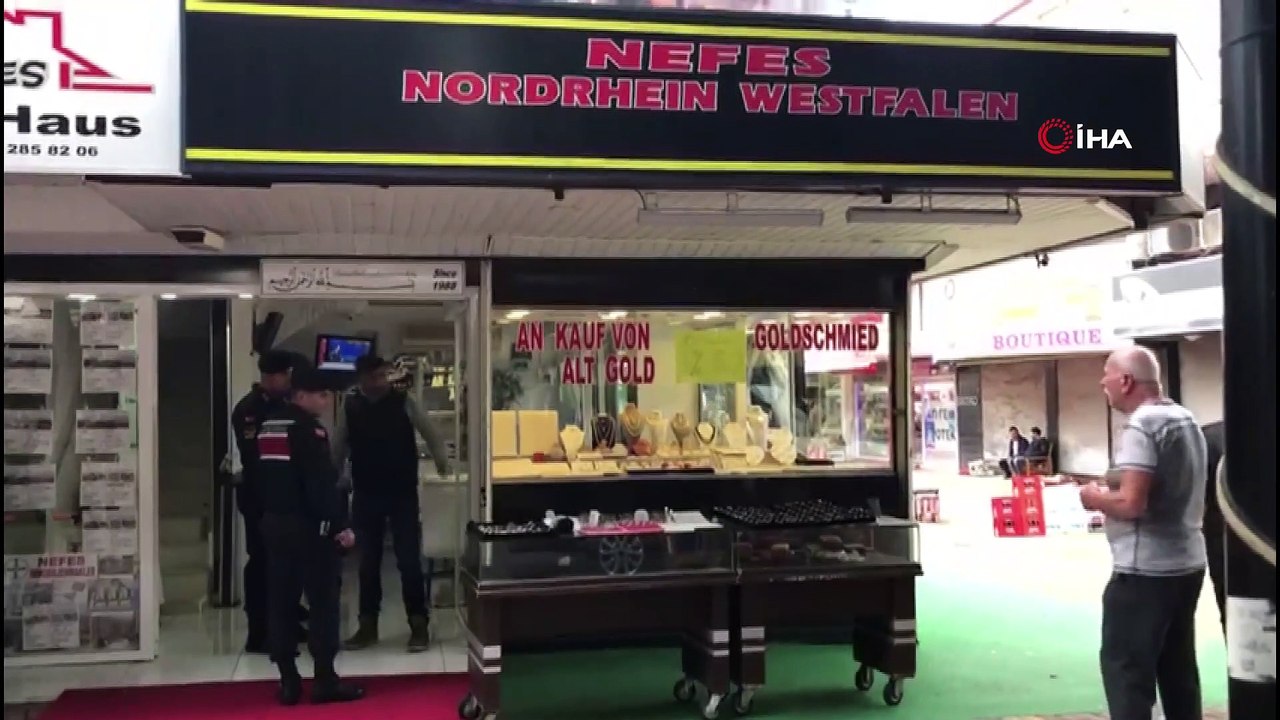 Suçüstü yakalanan kuyumcu hırsızının özel yapım kıyafeti pes dedirtti