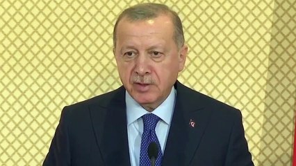 Erdoğan'dan Tunuslulara sigara eleştirisi: Sizi sevdiğimden söylüyorum, bırakın şunu