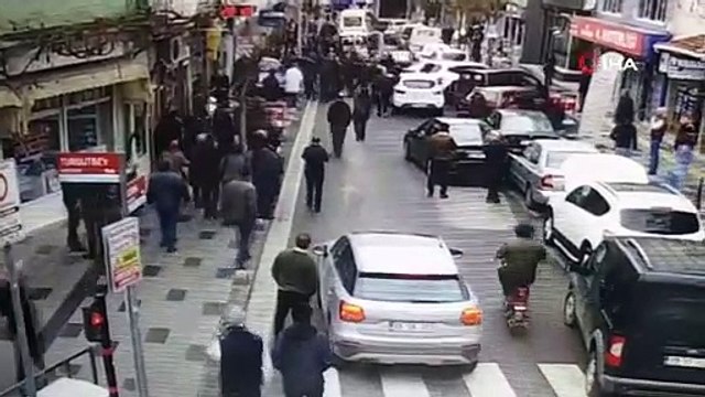 Fren yerine gaza basan sürücü iş yerine daldı! İşte o anlar...