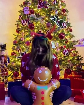 Ηλιάνα Παπαγεωργίου: Οι ευχές της και το σκουφάκι με τα κέρατα που έκλεψε τις εντυπώσεις