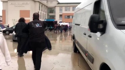 Okulda ağır kokudan etkilenen öğrenciler hastaneye kaldırıldı