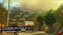 Un incendio en plena Nochebuena destruye más de 100 casas en Valparaíso