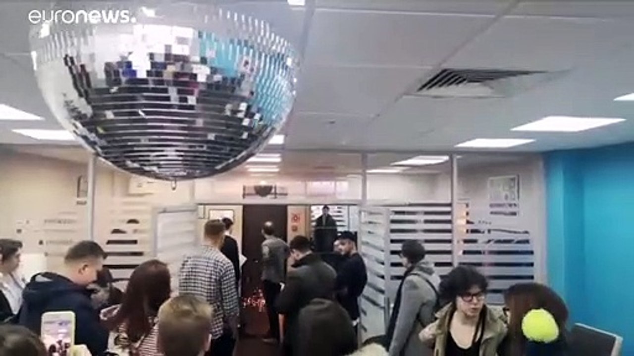 Mit der Flex zu Nawalny - Mitarbeiter (23) plötzlich im Wehrdienst