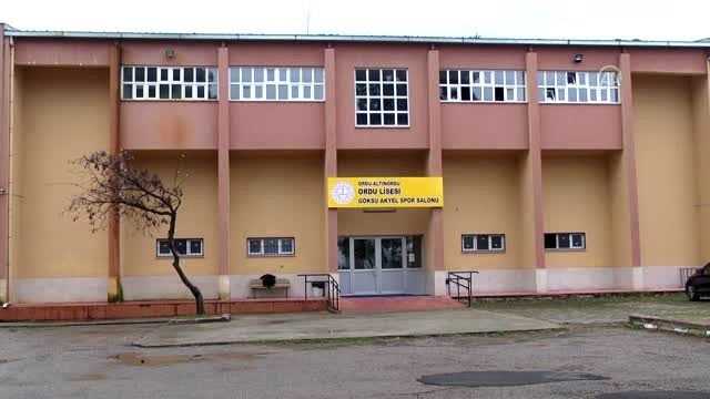 Trafik kazasında ölen hentbolcunun adı okulunda yaşatılıyor