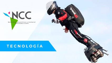 “Hom­bre pá­ja­ro” cru­za el Ca­nal de la Man­cha im­pul­sa­do por reac­to­res