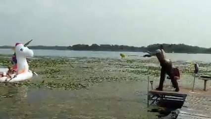 Montaba un 'unicornio' y tuvo que ser rescatada por la Policía