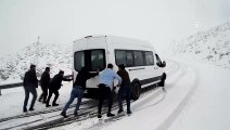 Kar ve tipi nedeniyle yolda kalan vatandaşlar kurtarıldı - BİTLİS