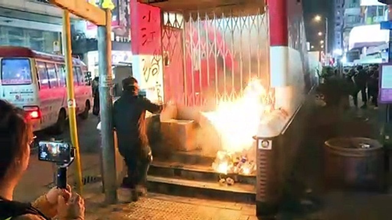 Chaos à Hong Kong pour le soir de Noël