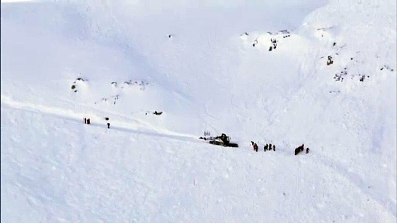 Sechs Skiläufer überleben Lawinenabgang in Andermatt