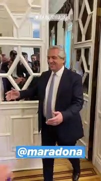 Alberto Fernández recibe a Diego Maradona