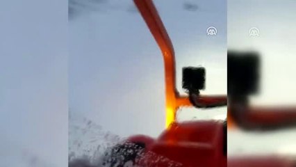 Kar nedeniyle dağlık arazide mahsur kalan işçiler kurtarıldı