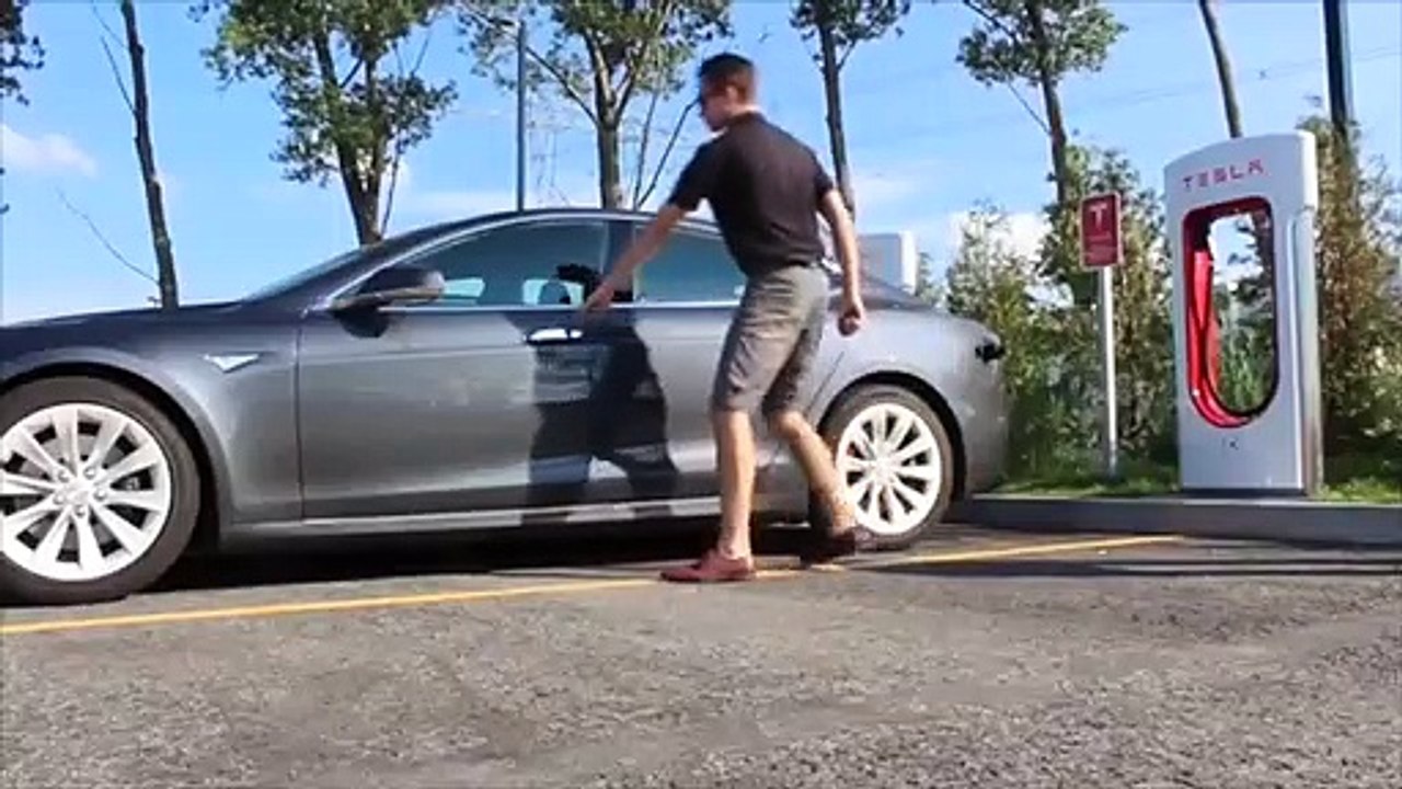 ¿Sabías que en los Tesla Center que tienen supercargadores puedes entrar y quedarte a dormir?