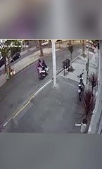 Robaron una moto estacionada en la vereda