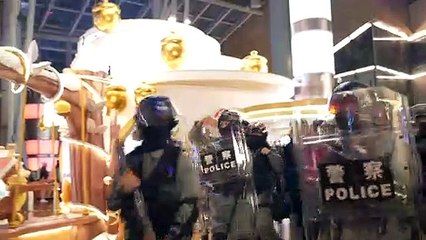 تواصل المواجهات في هونغ كونغ لليوم الثالث على التوالي