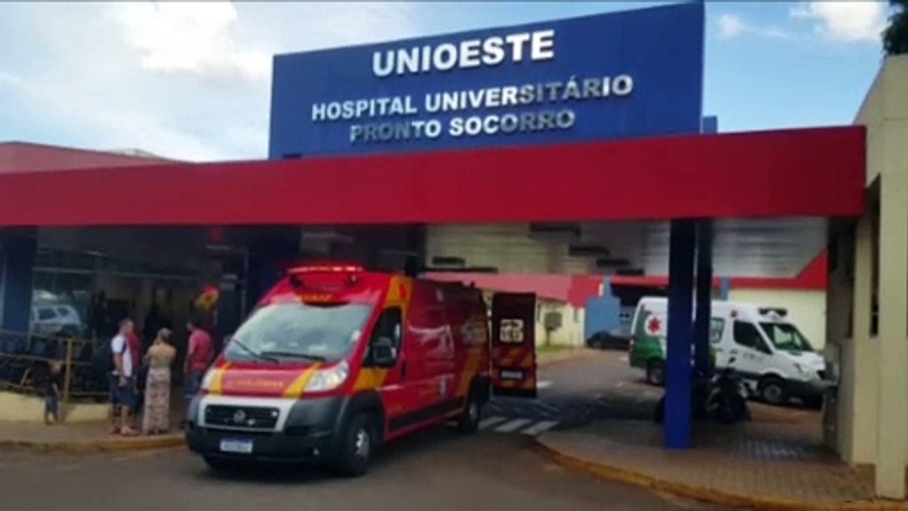 Homem cai em cima de faca enquanto cortava peixe e é socorrido em estado grave