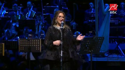 الفنانة القديرة عزيزة جلال تبدع وتغني "من حقك تعاتبني"