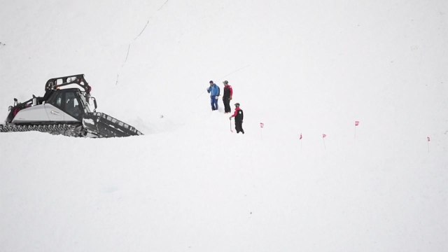 스위스 대규모 눈사태, 스키장 덮쳐 2명 부상...수색 작업 진행중 / YTN