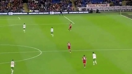 Bale se sale con Gales marcando este golazo para enmarcar