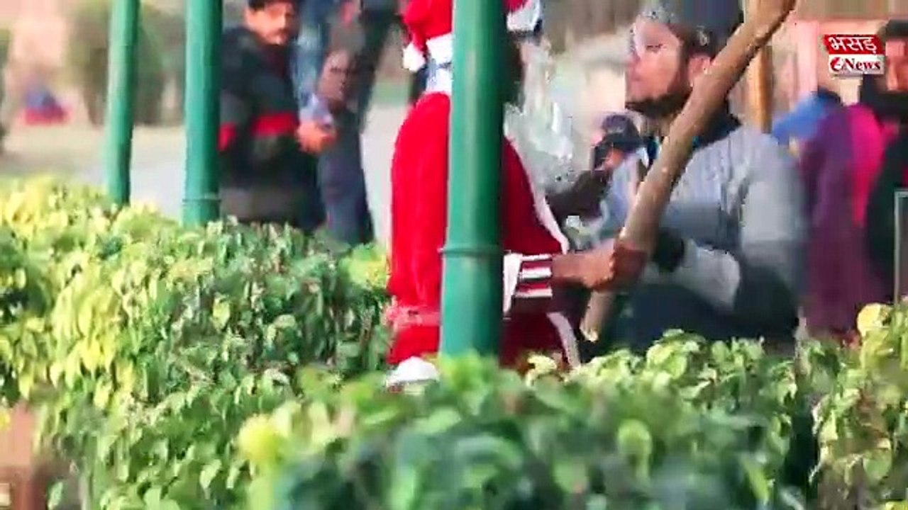 Mad_Santa_Prank_|_Christmas_Special_|_Bhasad_News(360p)