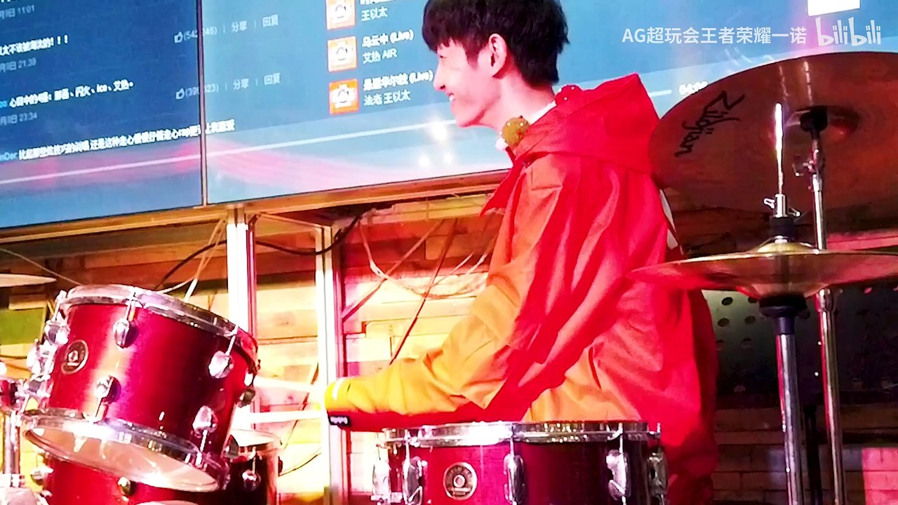AG超玩会一诺18岁生日全纪录！一诺打架子鼓 X 唱歌 X 全员次蛋糕~ -