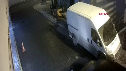 Küçükçekmece'de film gibi soygun 100 bin liralık saat çaldılar