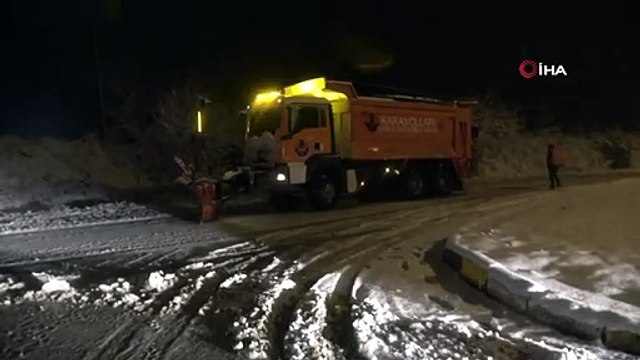 Bolu Dağı’nda Kar Yağışı Etkisini Artırdı, Sürücüler Zor Anlar Yaşadı
