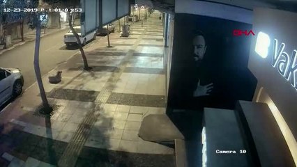 Manisa'da çatının yere düşme anı güvenlik kamerasında