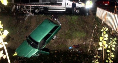 Antalya'da sürücü kanala uçan otomobilden burnu bile kanamadan çıktı
