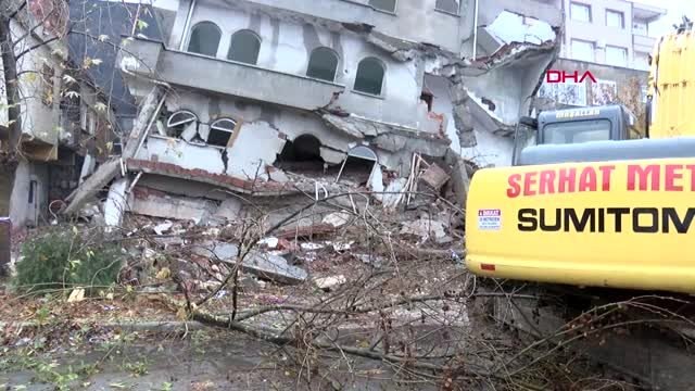 Adıyaman-besni'de yağmur nedeniyle çöken 4 katlı binada ekiplerin çalışması devam ediyor-1