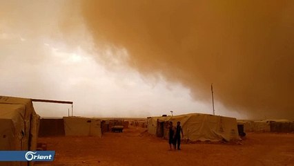 عاصفة رملية تضرب مخيم الركبان لليوم الثالث على التوالي